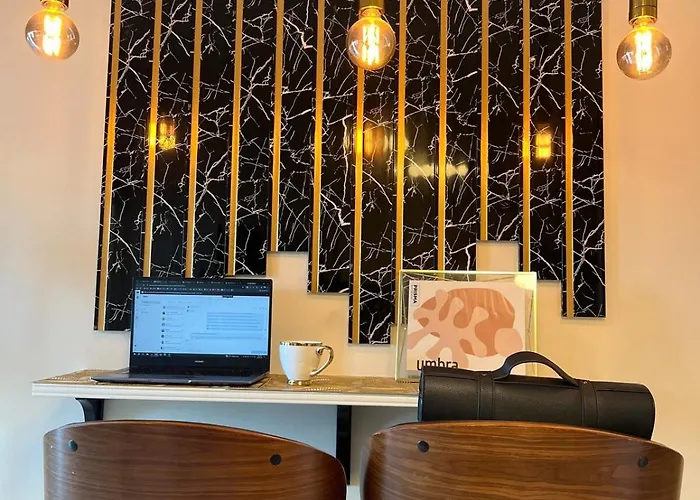 Aesthetic Crest Balcony Loft - Breeze Near Moa
