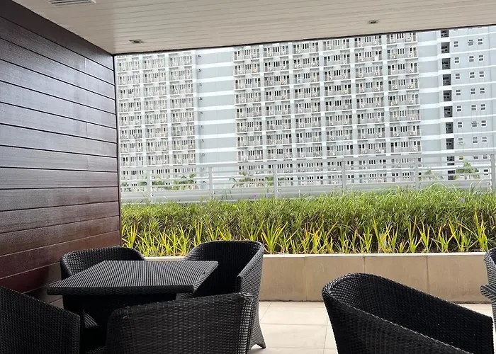 Aesthetic Crest Balcony Loft - Breeze Near Moa Apartamento Manila