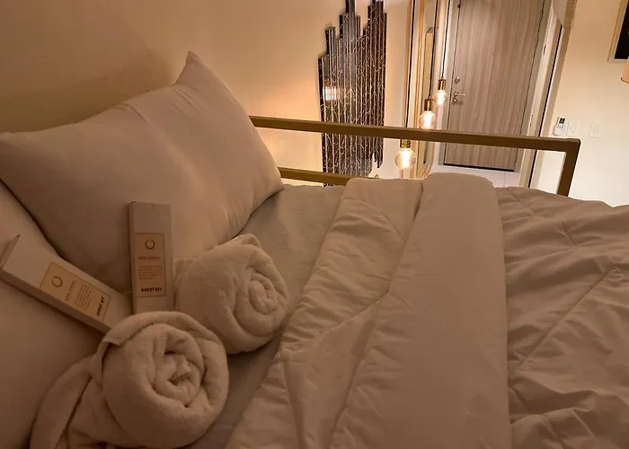 Aesthetic Crest Balcony Loft - Breeze Near Moa