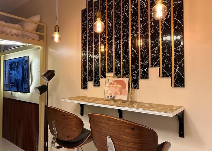 Aesthetic Crest Balcony Loft - Breeze Near Moa *