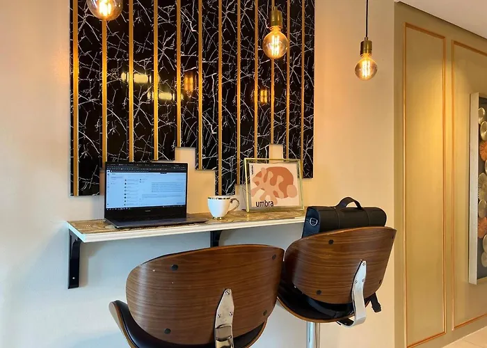 Aesthetic Crest Balcony Loft - Breeze Near Moa *
