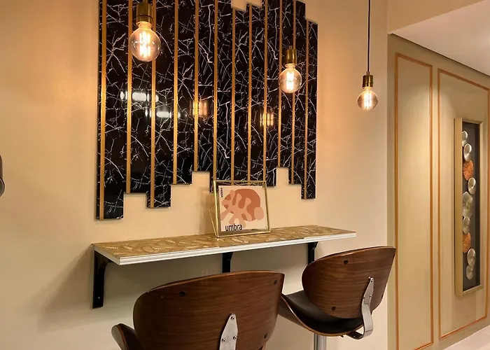 Aesthetic Crest Balcony Loft - Breeze Near Moa *