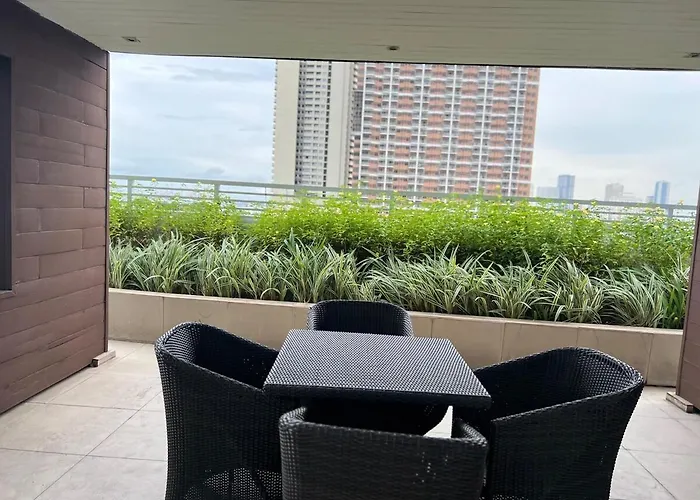 Aesthetic Crest Balcony Loft - Breeze Near Moa *