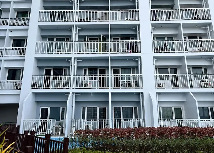 Aesthetic Crest Balcony Loft - Breeze Near Moa