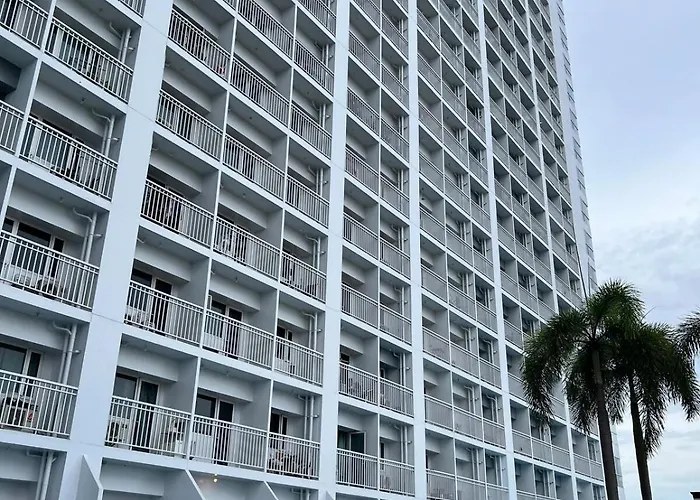 Aesthetic Crest Balcony Loft - Breeze Near Moa Apartamento Manila
