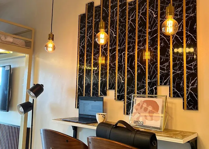 Aesthetic Crest Balcony Loft - Breeze Near Moa *