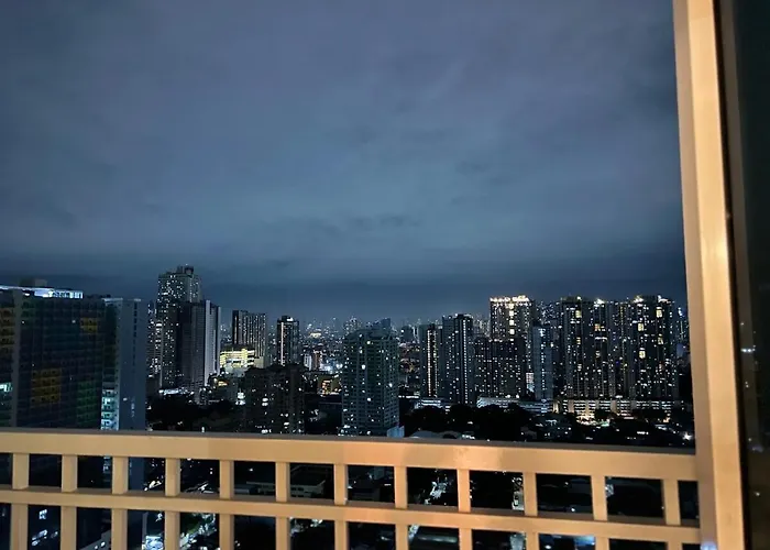 Aesthetic Crest Balcony Loft - Breeze Near Moa Manila